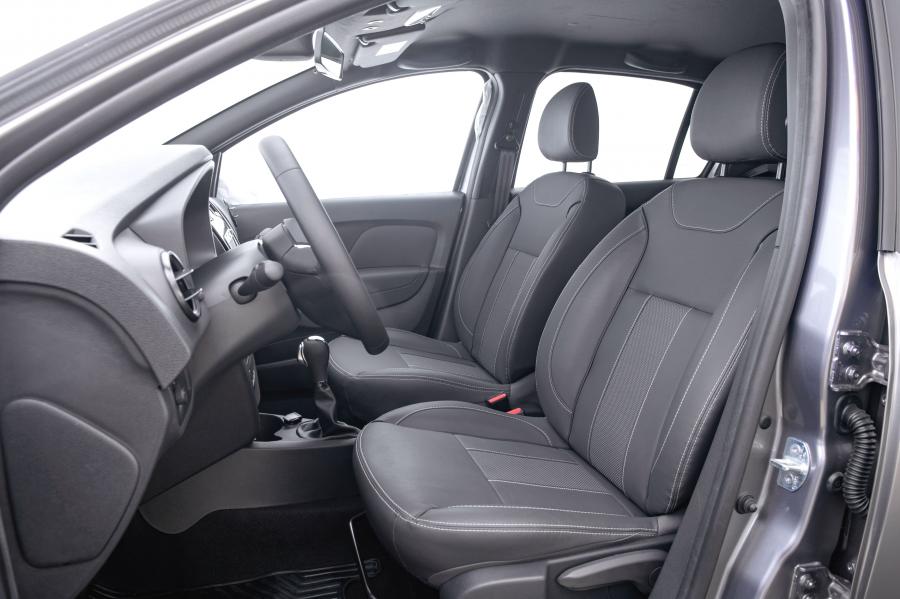 Интерьер Renault Logan 2019 года  (LA) (фото 8 из 37)